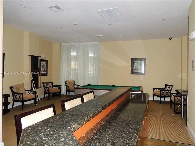 Recently Rented: $2,399 (1 beds, 1 baths, 915 Square Feet)