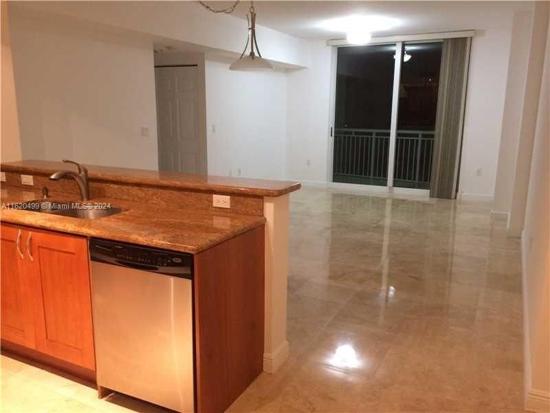 Recently Rented: $2,399 (1 beds, 1 baths, 915 Square Feet)