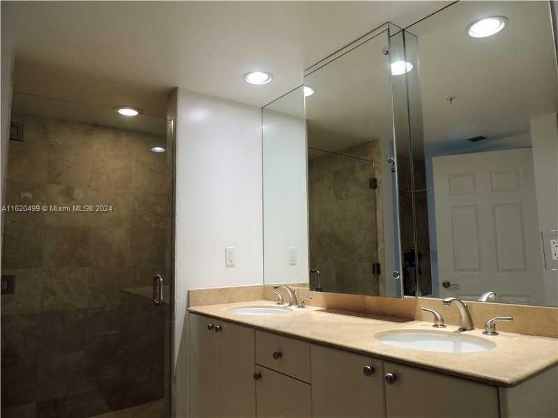 Recently Rented: $2,399 (1 beds, 1 baths, 915 Square Feet)