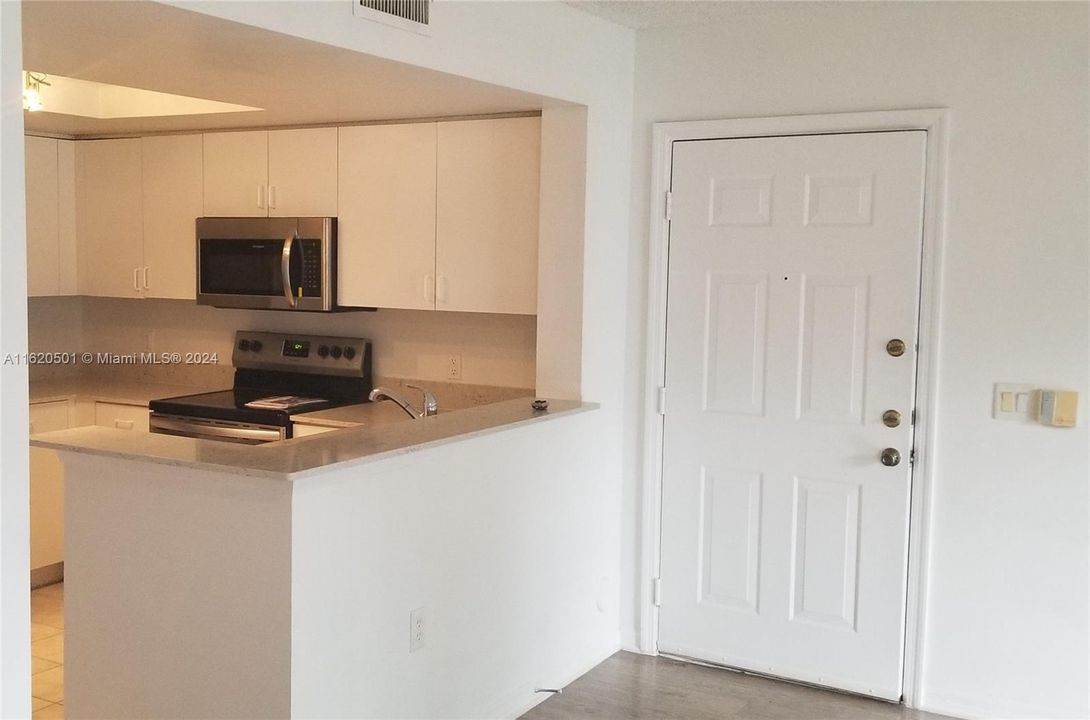 For Rent: $1,650 (1 beds, 1 baths, 746 Square Feet)