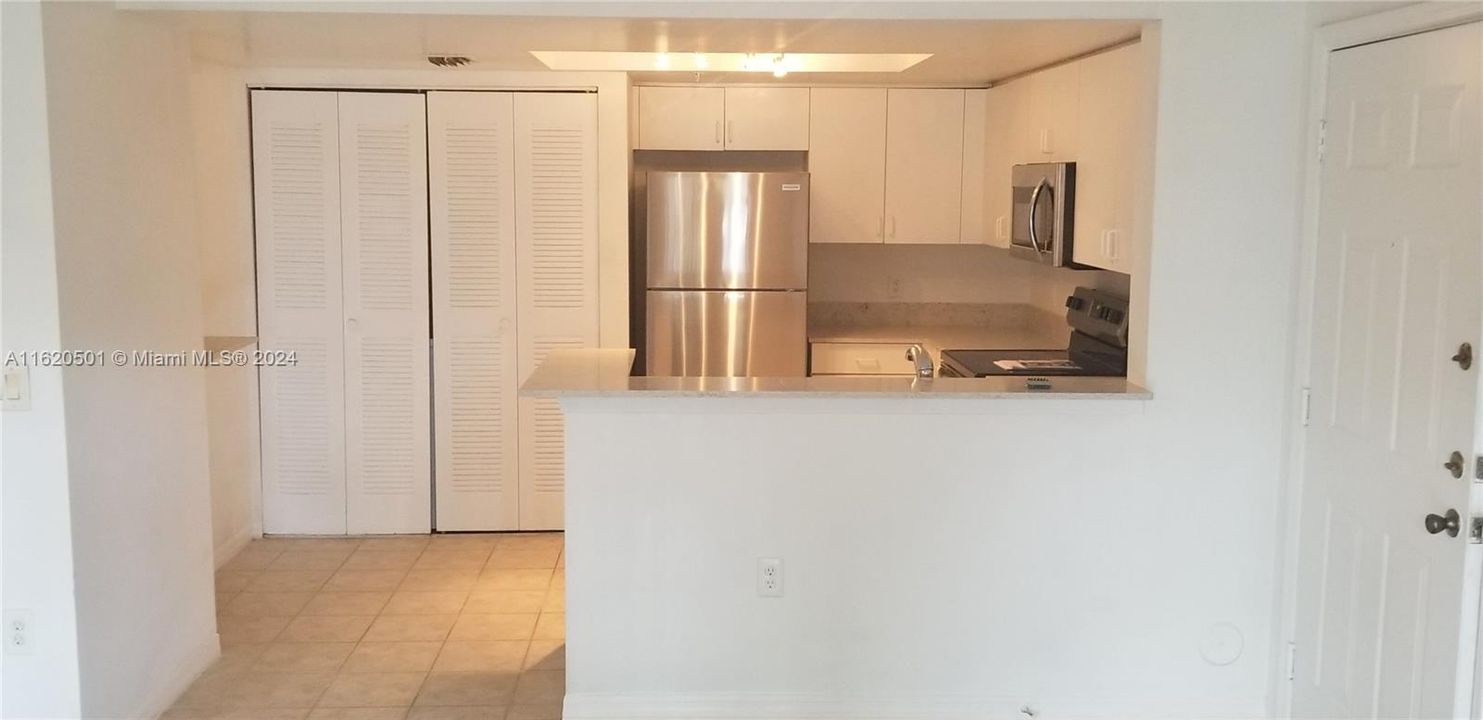 For Rent: $1,700 (1 beds, 1 baths, 746 Square Feet)