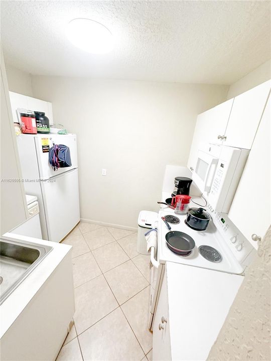 For Rent: $1,700 (1 beds, 1 baths, 710 Square Feet)