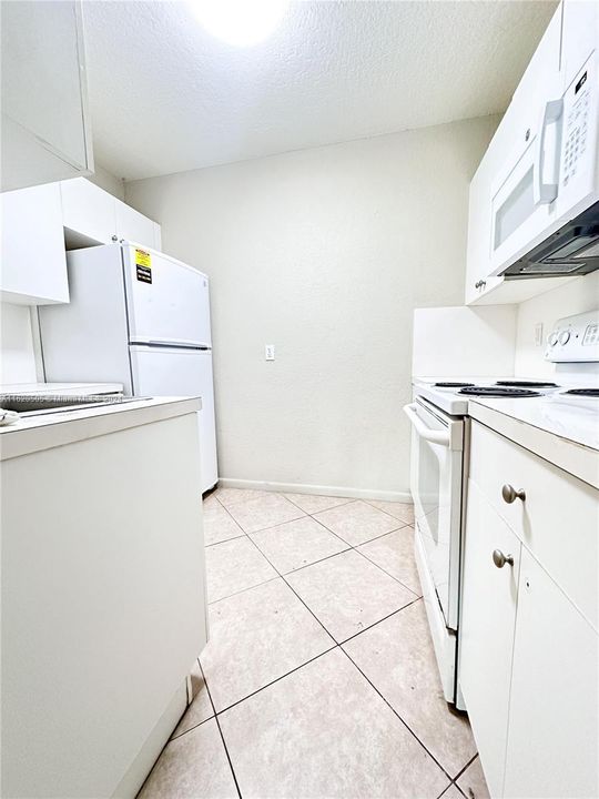 For Rent: $1,700 (1 beds, 1 baths, 710 Square Feet)