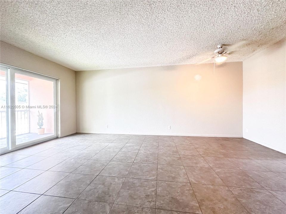 For Rent: $1,750 (1 beds, 1 baths, 710 Square Feet)