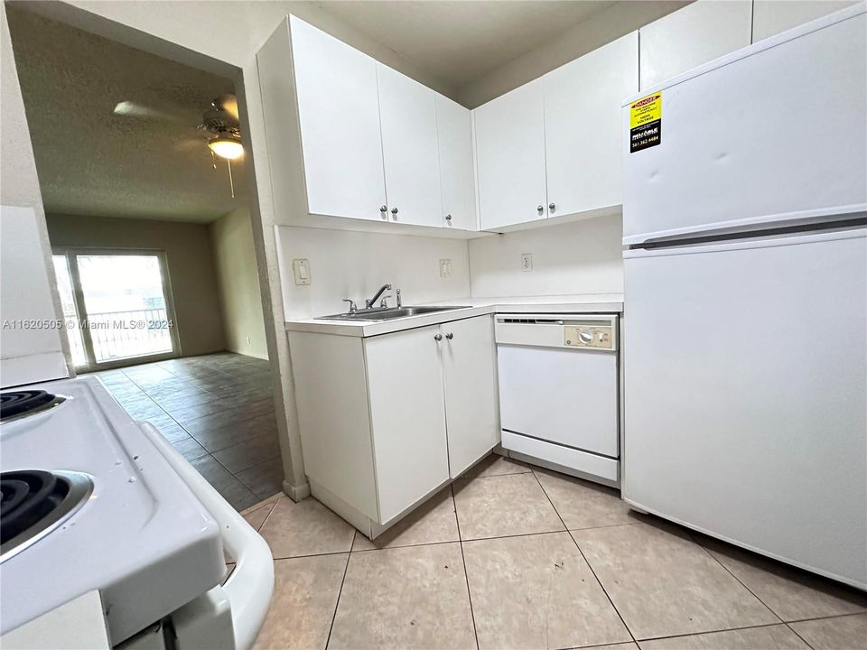 For Rent: $1,750 (1 beds, 1 baths, 710 Square Feet)