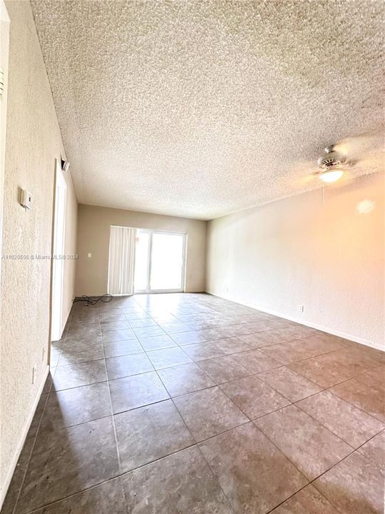 For Rent: $1,750 (1 beds, 1 baths, 710 Square Feet)