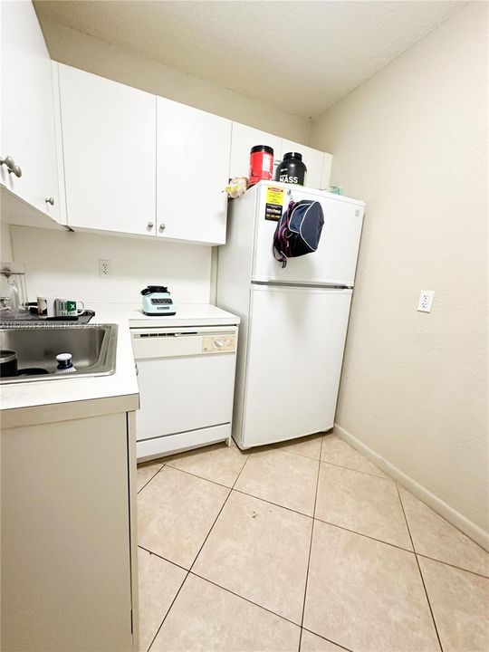 For Rent: $1,700 (1 beds, 1 baths, 710 Square Feet)