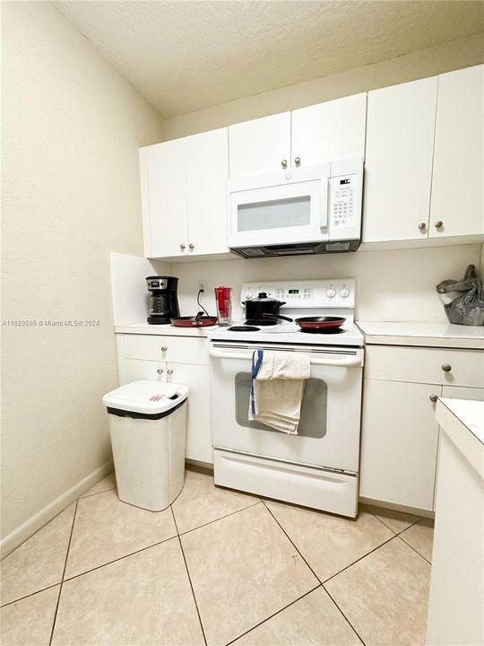 For Rent: $1,750 (1 beds, 1 baths, 710 Square Feet)