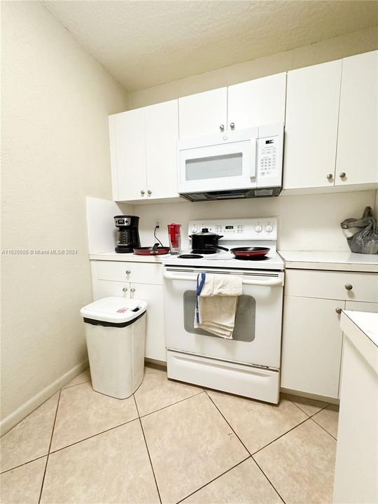 For Rent: $1,700 (1 beds, 1 baths, 710 Square Feet)