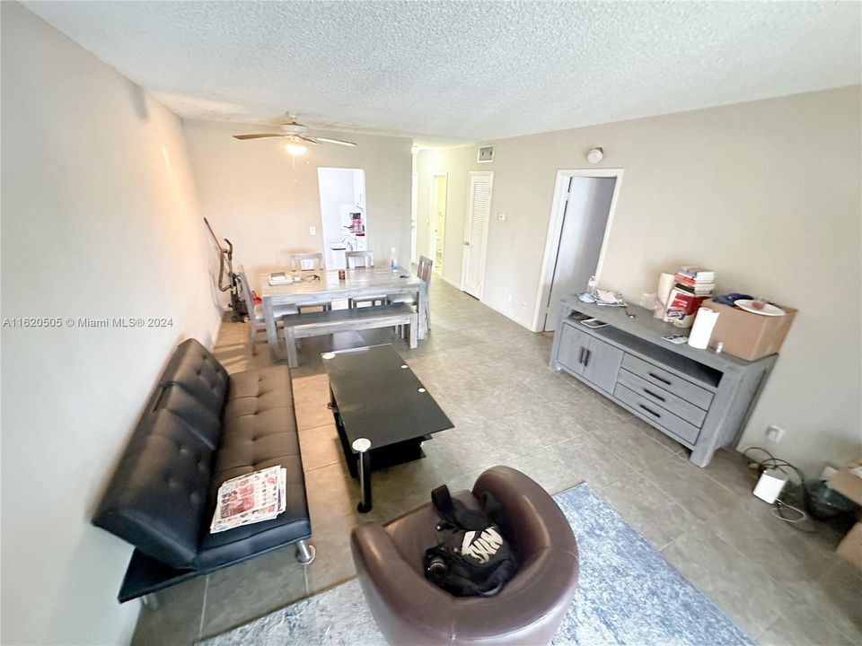 For Rent: $1,750 (1 beds, 1 baths, 710 Square Feet)