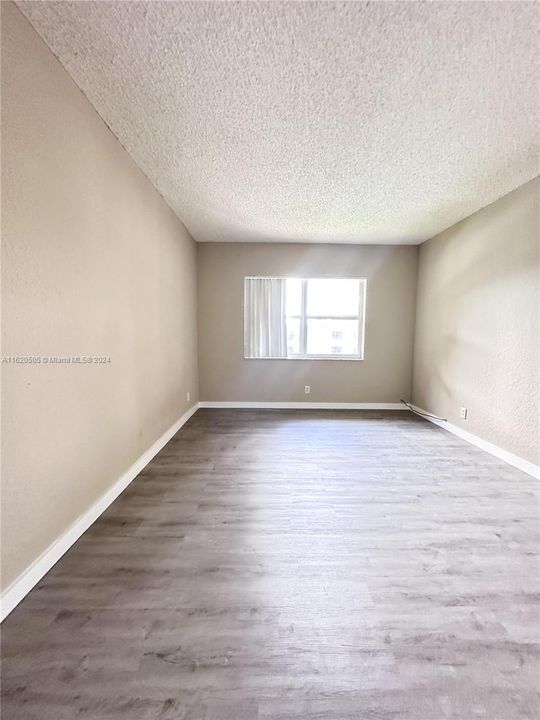 For Rent: $1,700 (1 beds, 1 baths, 710 Square Feet)