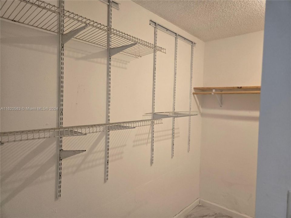 Recently Rented: $3,350 (3 beds, 2 baths, 1921 Square Feet)