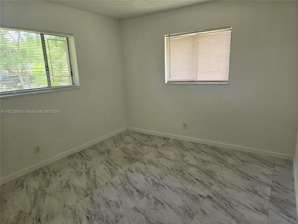 Recently Rented: $3,350 (3 beds, 2 baths, 1921 Square Feet)