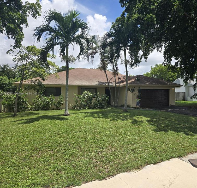 Recently Rented: $3,350 (3 beds, 2 baths, 1921 Square Feet)