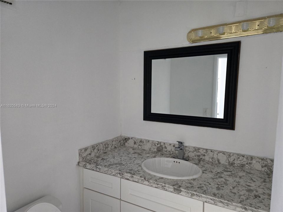 Recently Rented: $3,350 (3 beds, 2 baths, 1921 Square Feet)