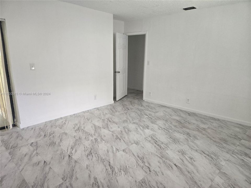 Recently Rented: $3,350 (3 beds, 2 baths, 1921 Square Feet)