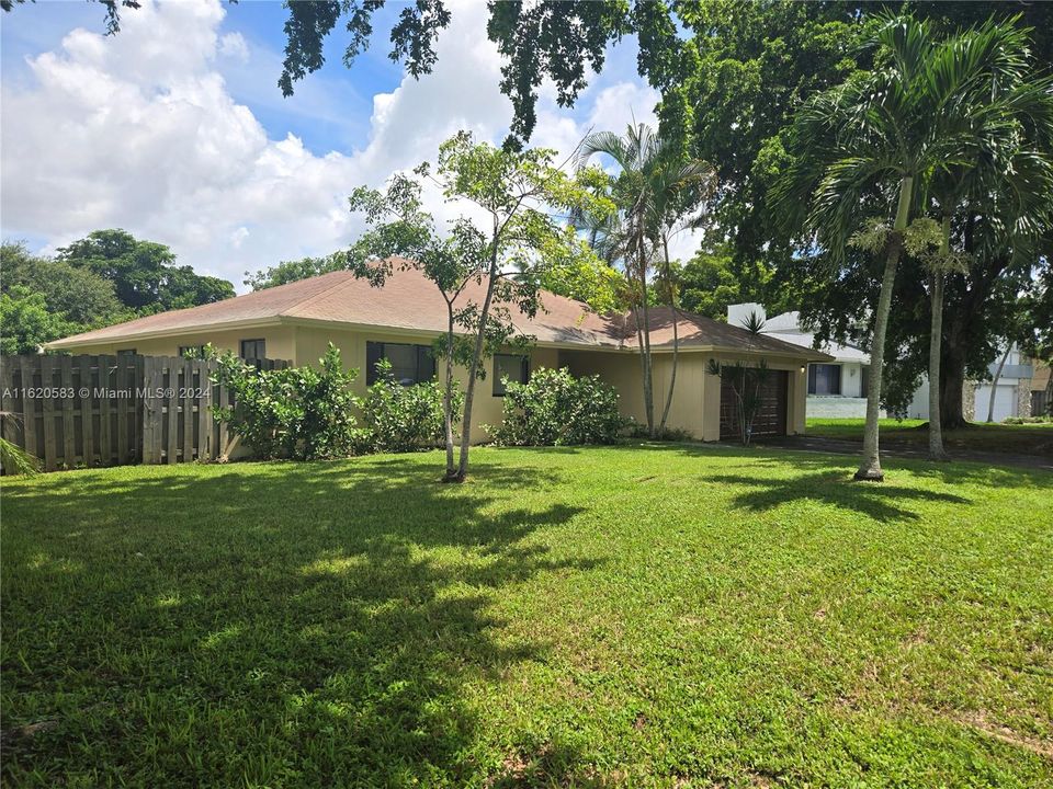 Recently Rented: $3,350 (3 beds, 2 baths, 1921 Square Feet)