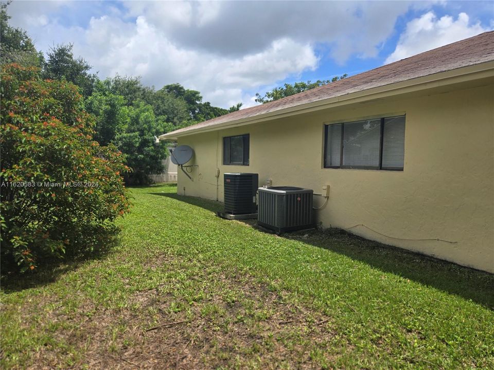 Recently Rented: $3,350 (3 beds, 2 baths, 1921 Square Feet)