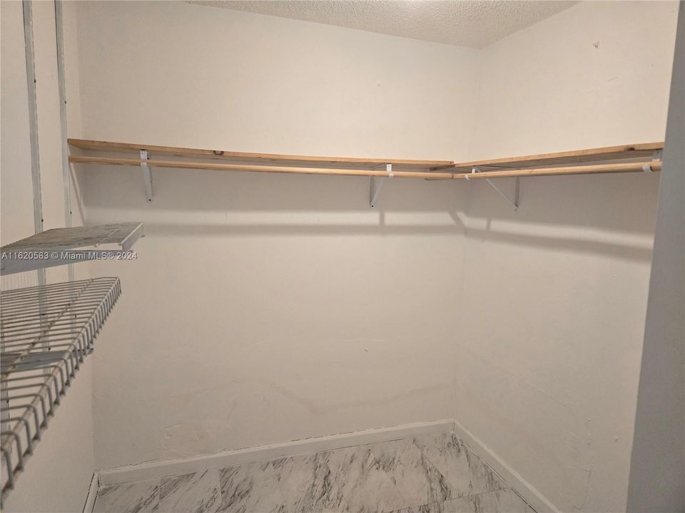 Recently Rented: $3,350 (3 beds, 2 baths, 1921 Square Feet)