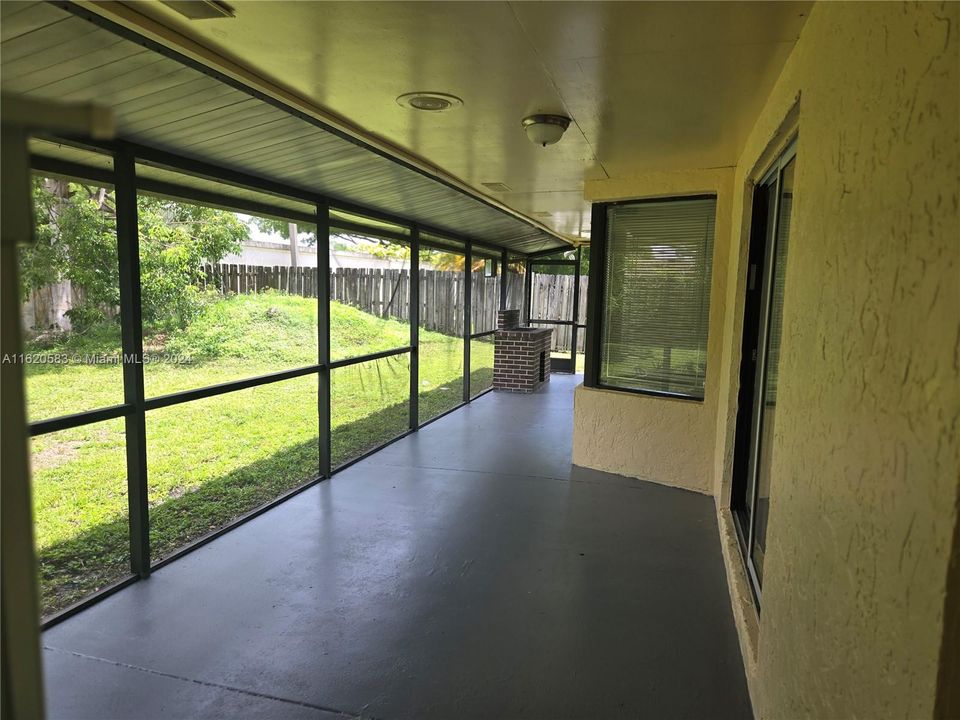 Recently Rented: $3,350 (3 beds, 2 baths, 1921 Square Feet)