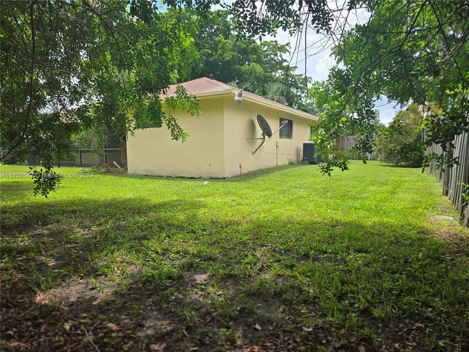 Recently Rented: $3,350 (3 beds, 2 baths, 1921 Square Feet)