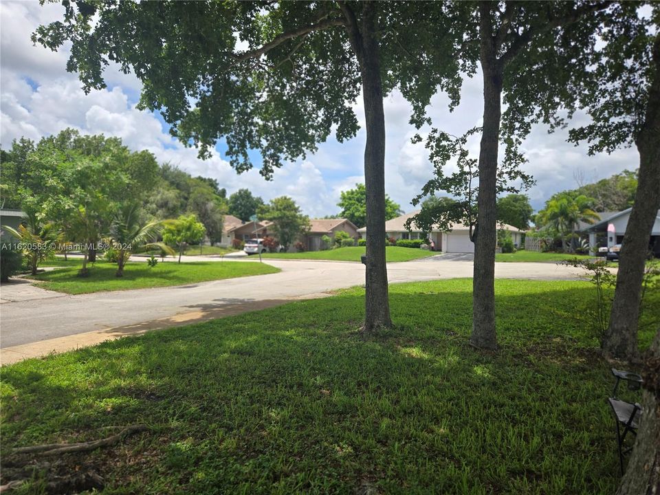 Recently Rented: $3,350 (3 beds, 2 baths, 1921 Square Feet)