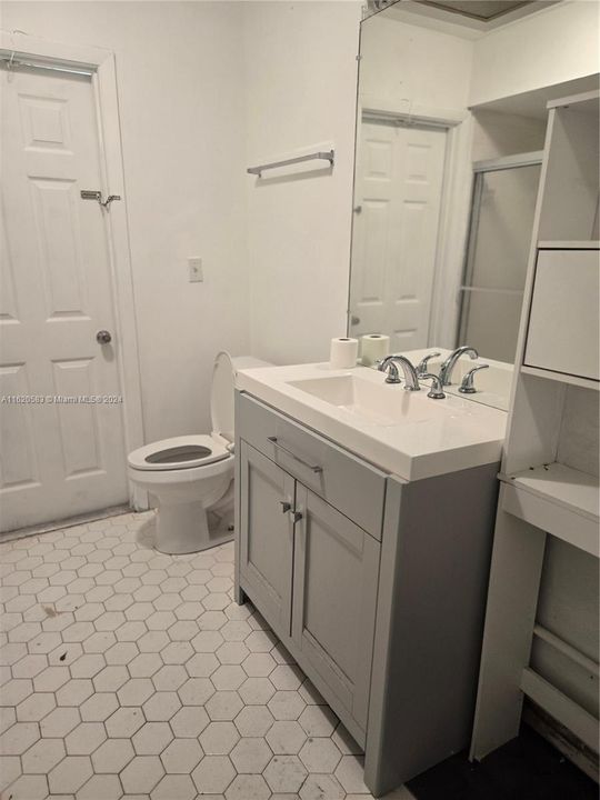 Recently Rented: $3,350 (3 beds, 2 baths, 1921 Square Feet)