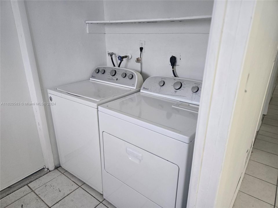 Recently Rented: $3,350 (3 beds, 2 baths, 1921 Square Feet)