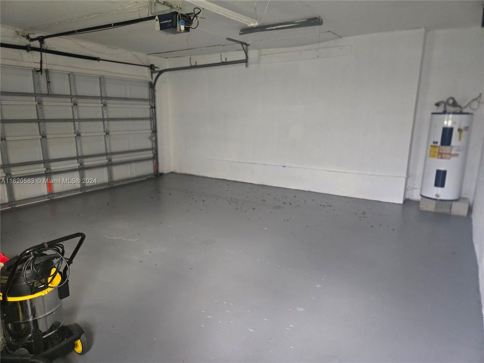 Recently Rented: $3,350 (3 beds, 2 baths, 1921 Square Feet)