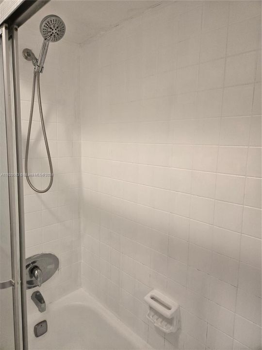 Recently Rented: $3,350 (3 beds, 2 baths, 1921 Square Feet)