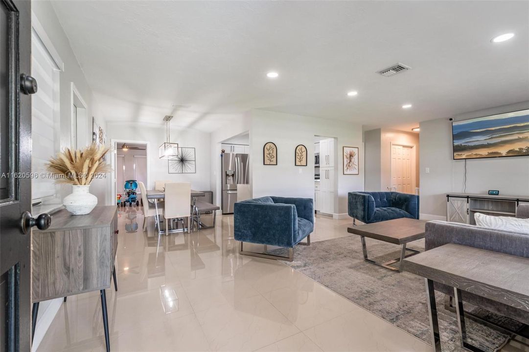 Recently Sold: $530,000 (3 beds, 2 baths, 1816 Square Feet)