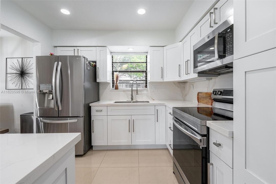 Recently Sold: $530,000 (3 beds, 2 baths, 1816 Square Feet)