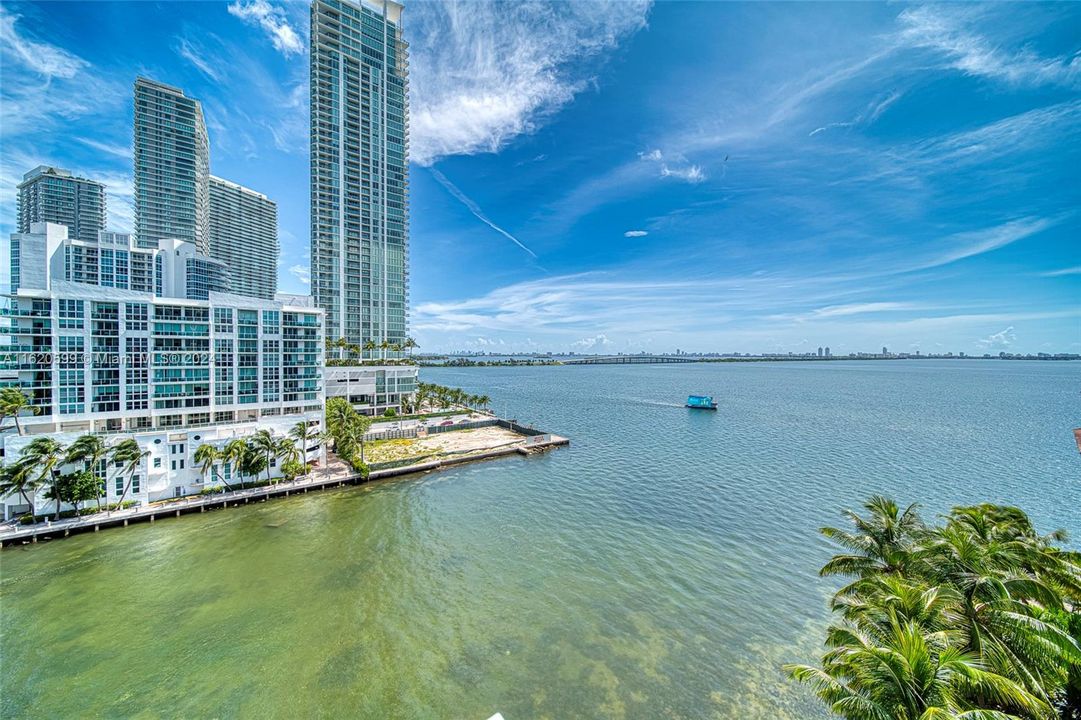 For Sale: $1,299,000 (2 beds, 2 baths, 1369 Square Feet)