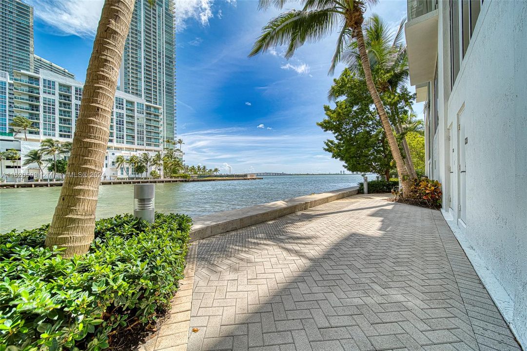 For Sale: $1,299,000 (2 beds, 2 baths, 1369 Square Feet)