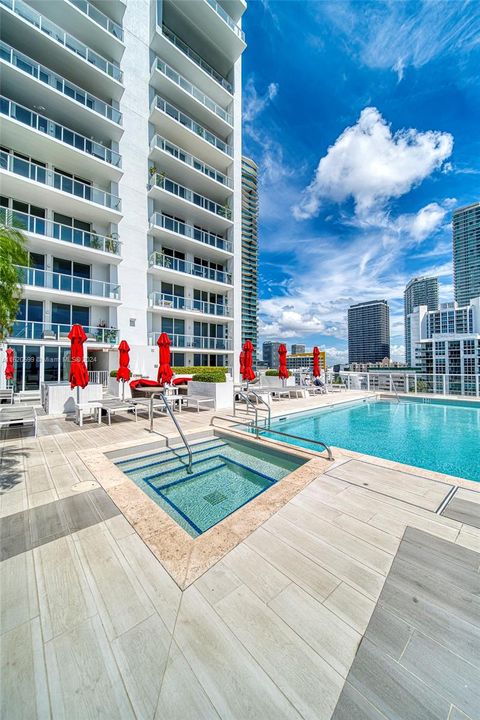 For Sale: $1,299,000 (2 beds, 2 baths, 1369 Square Feet)