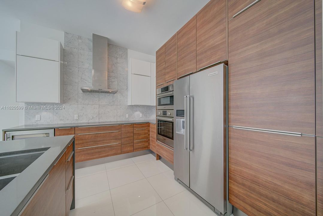 For Sale: $1,299,000 (2 beds, 2 baths, 1369 Square Feet)