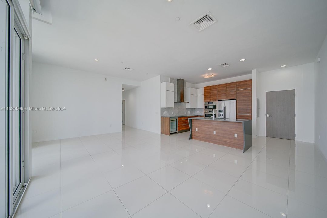 For Sale: $1,299,000 (2 beds, 2 baths, 1369 Square Feet)