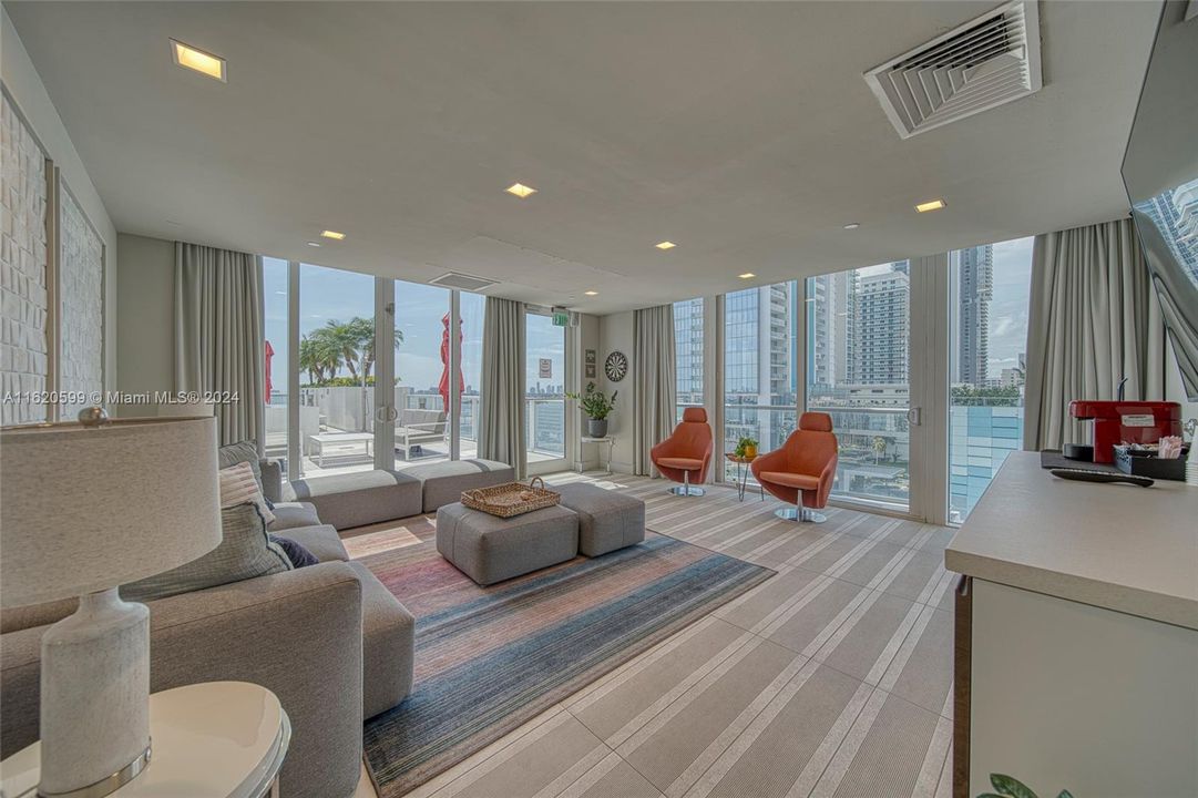 For Sale: $1,299,000 (2 beds, 2 baths, 1369 Square Feet)