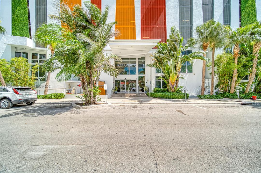 For Sale: $1,299,000 (2 beds, 2 baths, 1369 Square Feet)