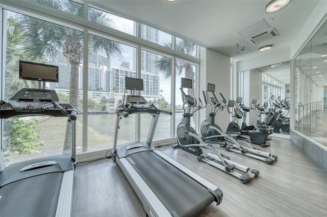 For Sale: $1,299,000 (2 beds, 2 baths, 1369 Square Feet)