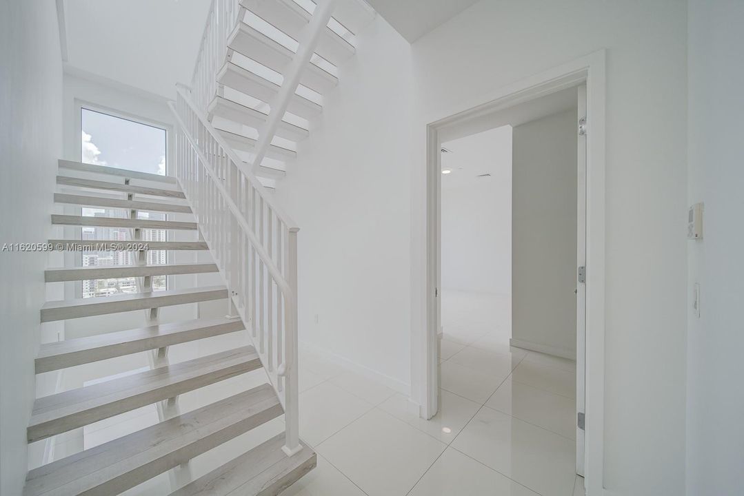 For Sale: $1,299,000 (2 beds, 2 baths, 1369 Square Feet)