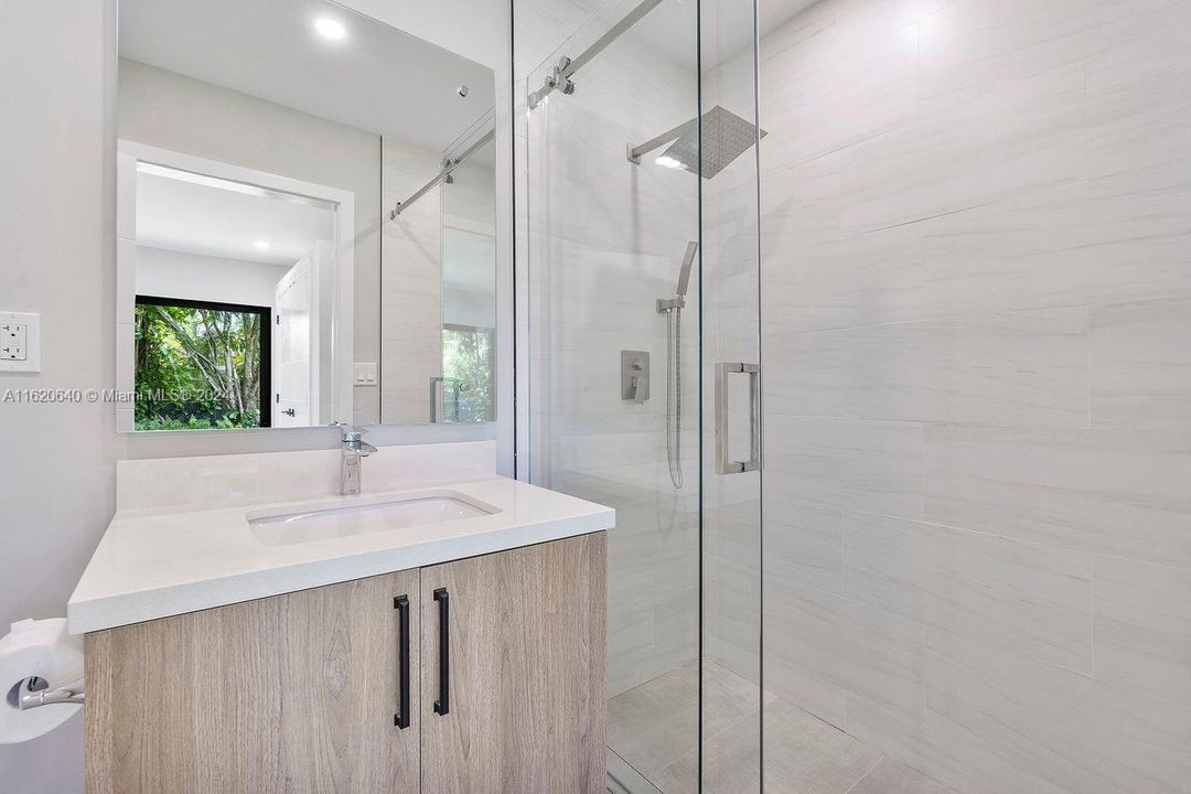 Recently Rented: $5,600 (4 beds, 3 baths, 1726 Square Feet)