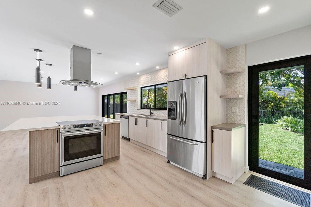 Recently Rented: $5,600 (4 beds, 3 baths, 1726 Square Feet)