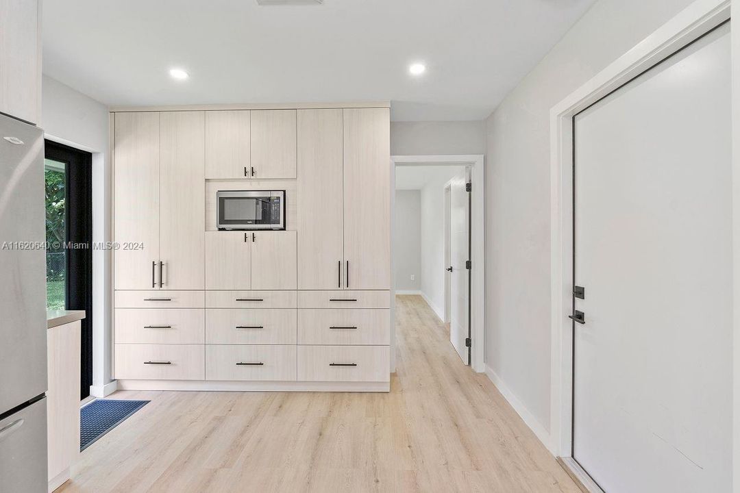 Recently Rented: $5,600 (4 beds, 3 baths, 1726 Square Feet)