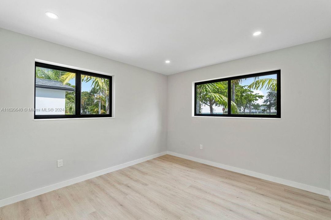 Recently Rented: $5,600 (4 beds, 3 baths, 1726 Square Feet)