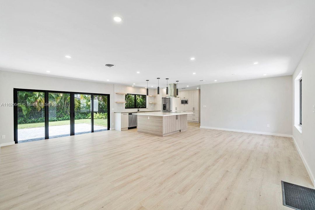 Recently Rented: $5,600 (4 beds, 3 baths, 1726 Square Feet)