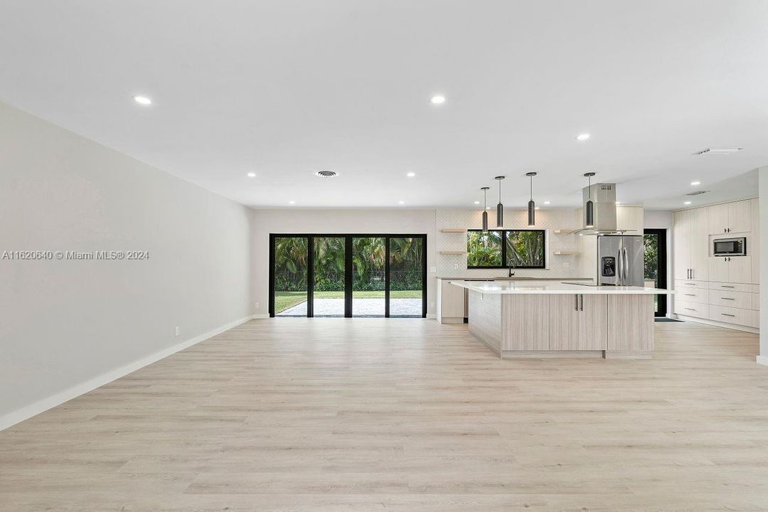 Recently Rented: $5,600 (4 beds, 3 baths, 1726 Square Feet)