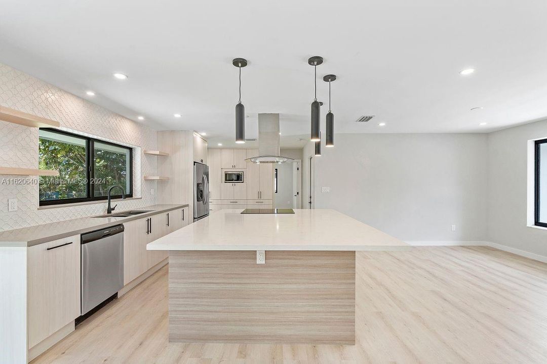 Recently Rented: $5,600 (4 beds, 3 baths, 1726 Square Feet)