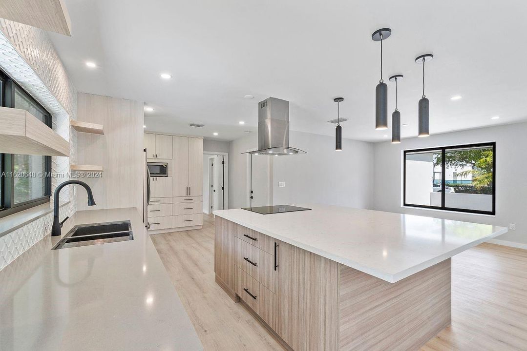 Recently Rented: $5,600 (4 beds, 3 baths, 1726 Square Feet)