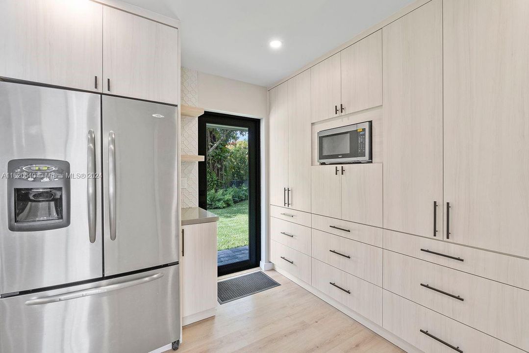 Recently Rented: $5,600 (4 beds, 3 baths, 1726 Square Feet)